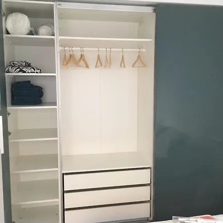 Modern アパート